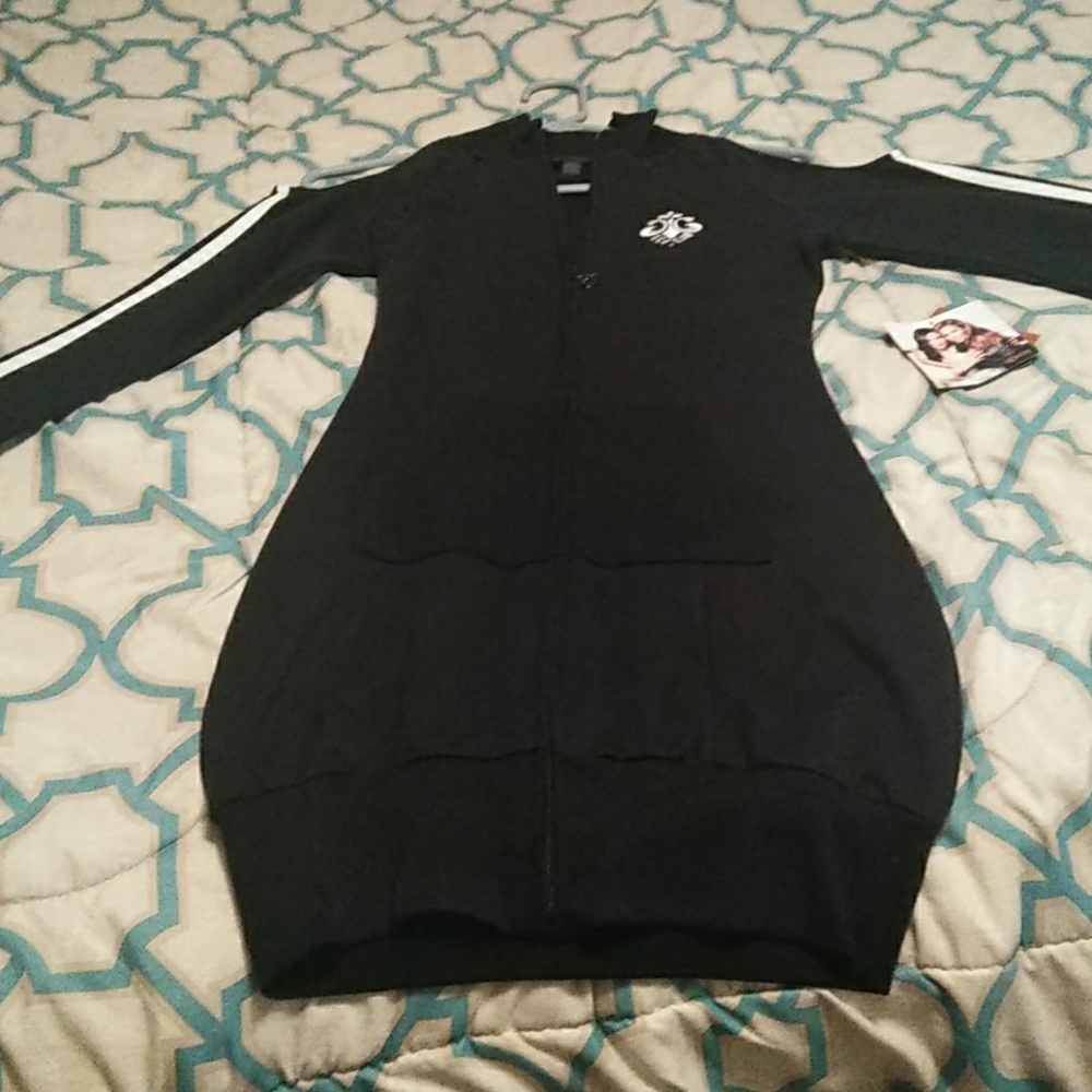 Dereon black long sleeve Dress